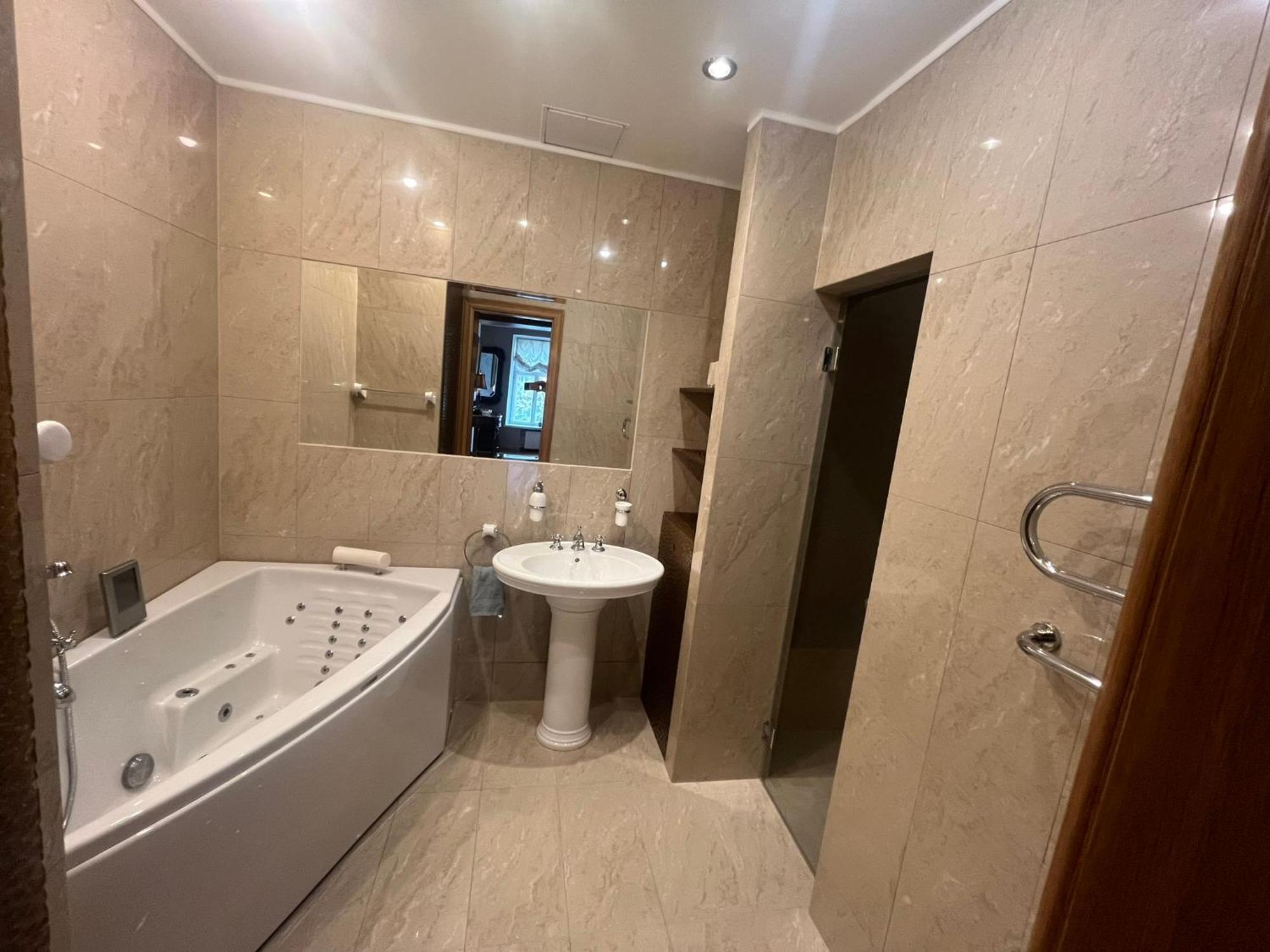 Old Town Spacious 112m2 And Quiet Luxury
